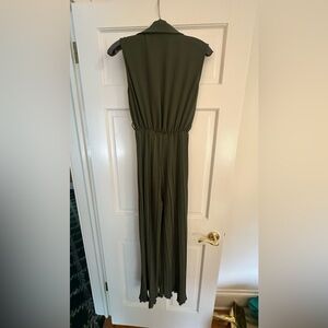 This elegant pleated  jumpsuit  is a must for any woman